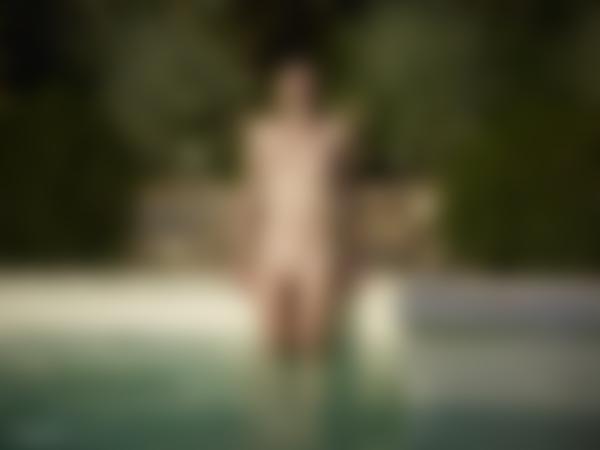 Image #8 from the gallery Francy poolside